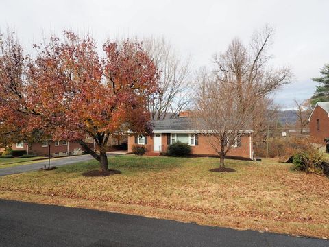 Homes For Sale - 2644 Lindenwood Dr<br/> Vinton, VA 24179
