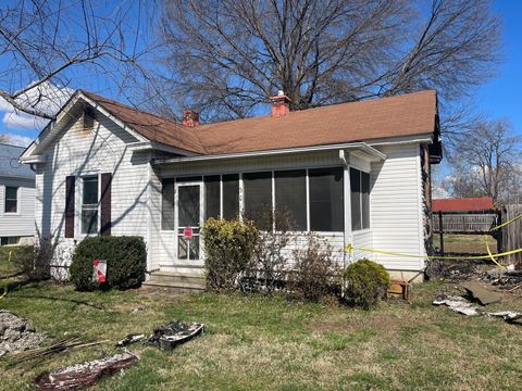Homes For Sale - 301 Bowman Ave<br/> Salem, VA 24153