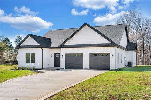 Homes For Sale - 380 Parford Ln<br/> Franklin County, Moneta, VA 24121