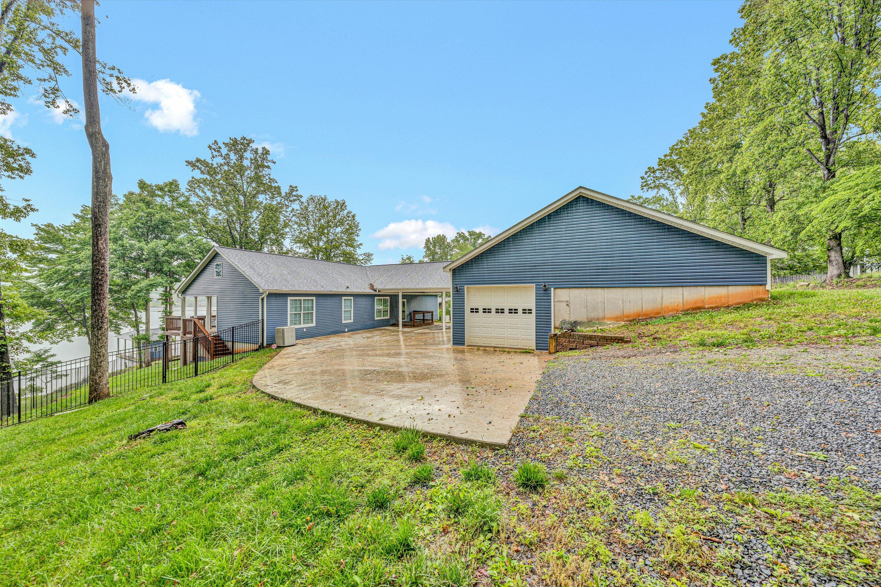219 Emerald Point Pt, Penhook, Virginia image 3