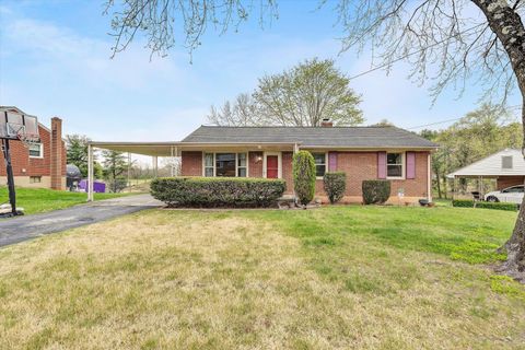 Photo of 5240 Grandin Road Ext Rd, Roanoke, VA 24018 (MLS # 925474)