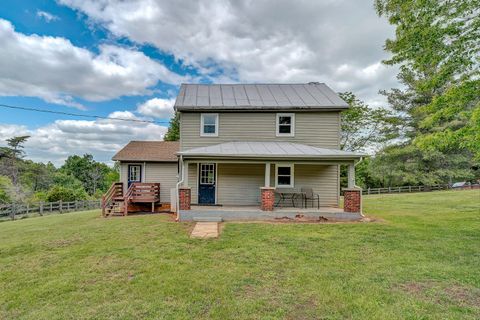 Homes For Sale - 3835 Hardy Rd<br/> Hardy, VA 24101