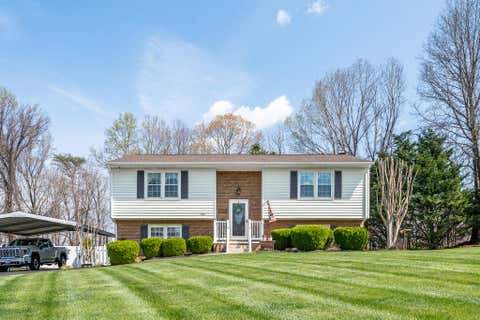 Homes For Sale - 1136 Coolbrook Rd<br/> Bedford County, Bedford, VA 24523