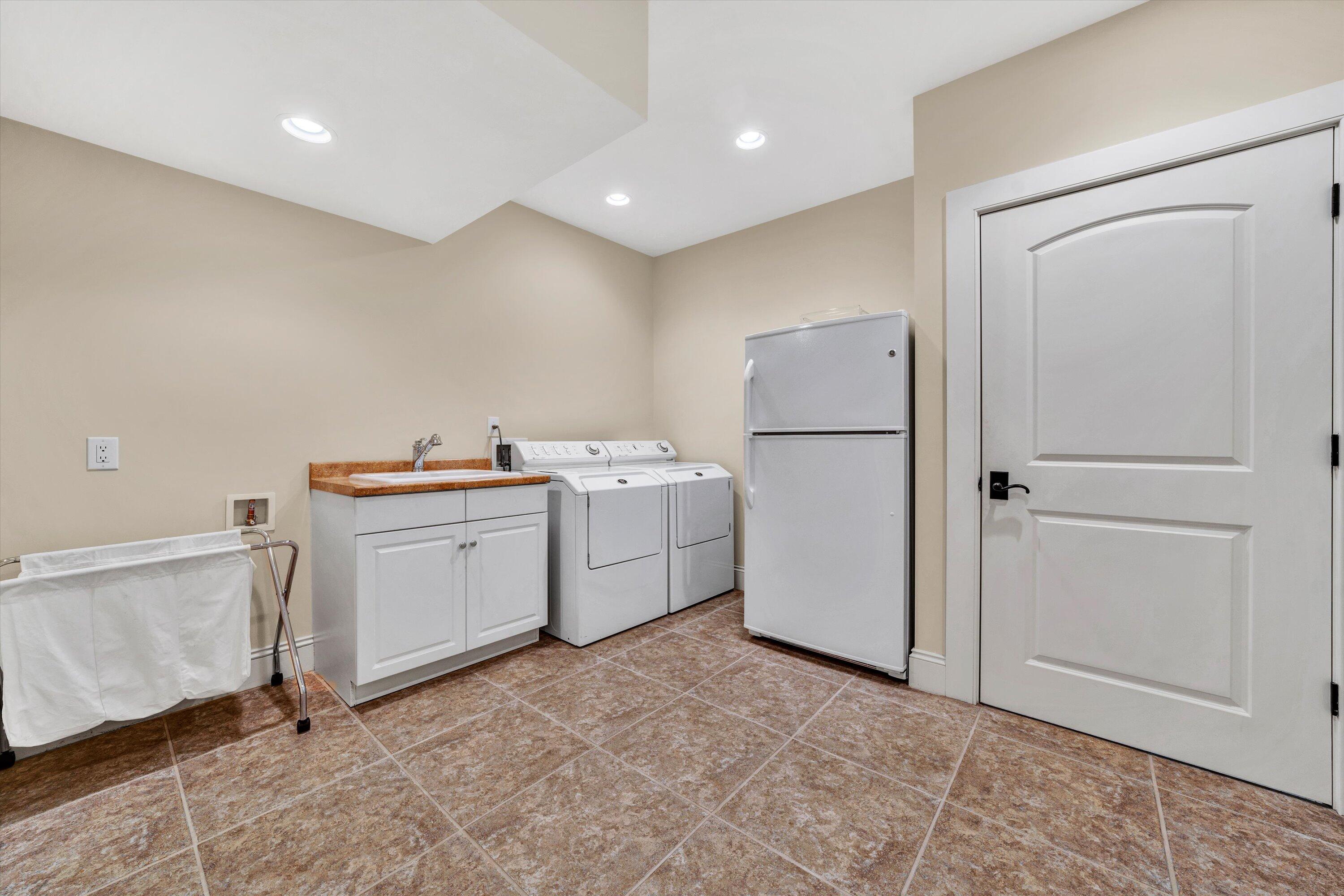 Penhook, Virginia 24137, United States, 4 Bedrooms Bedrooms, ,5 BathroomsBathrooms,Residential,Active,89026