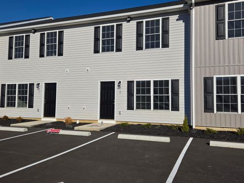 Townhouse For Sale - 419 N Washington Ave<br/> Pulaski County, Pulaski, VA 24301