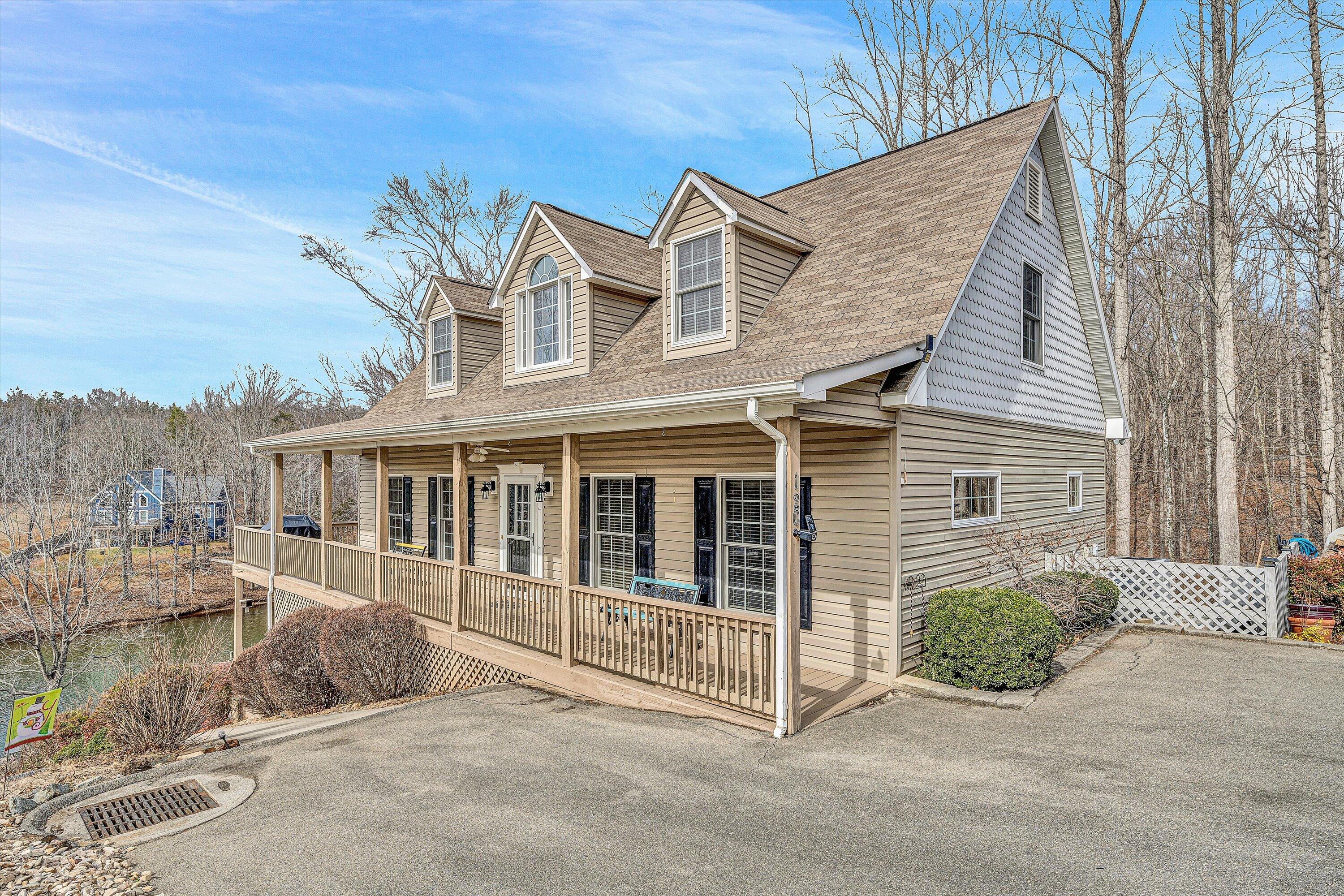 120 Pebble Brook Ln, Moneta, Virginia image 2