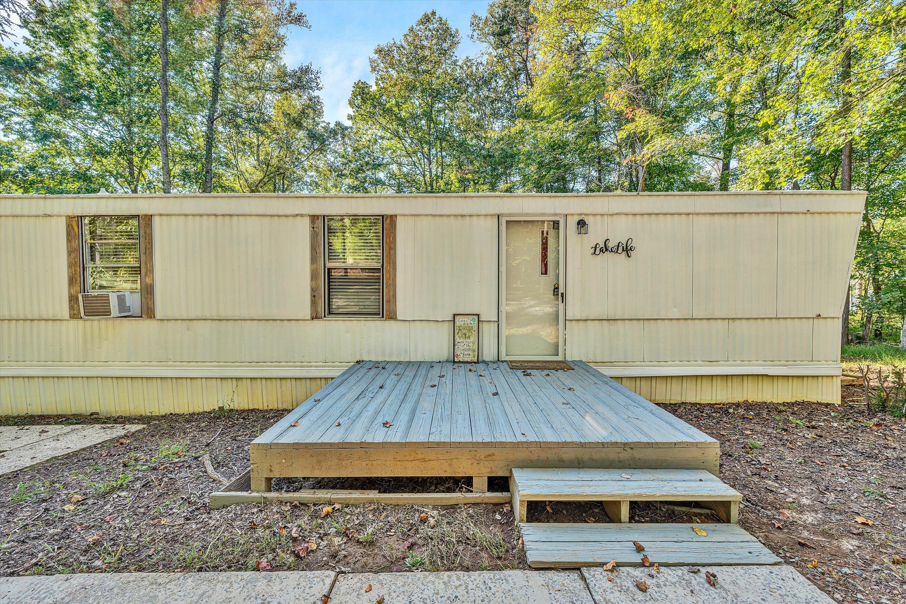 1209 Jefferson Dock Rd, Penhook, Virginia image 3
