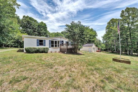Mobile Home For Sale - 1100 Cox St<br/> Huddleston, VA 24104