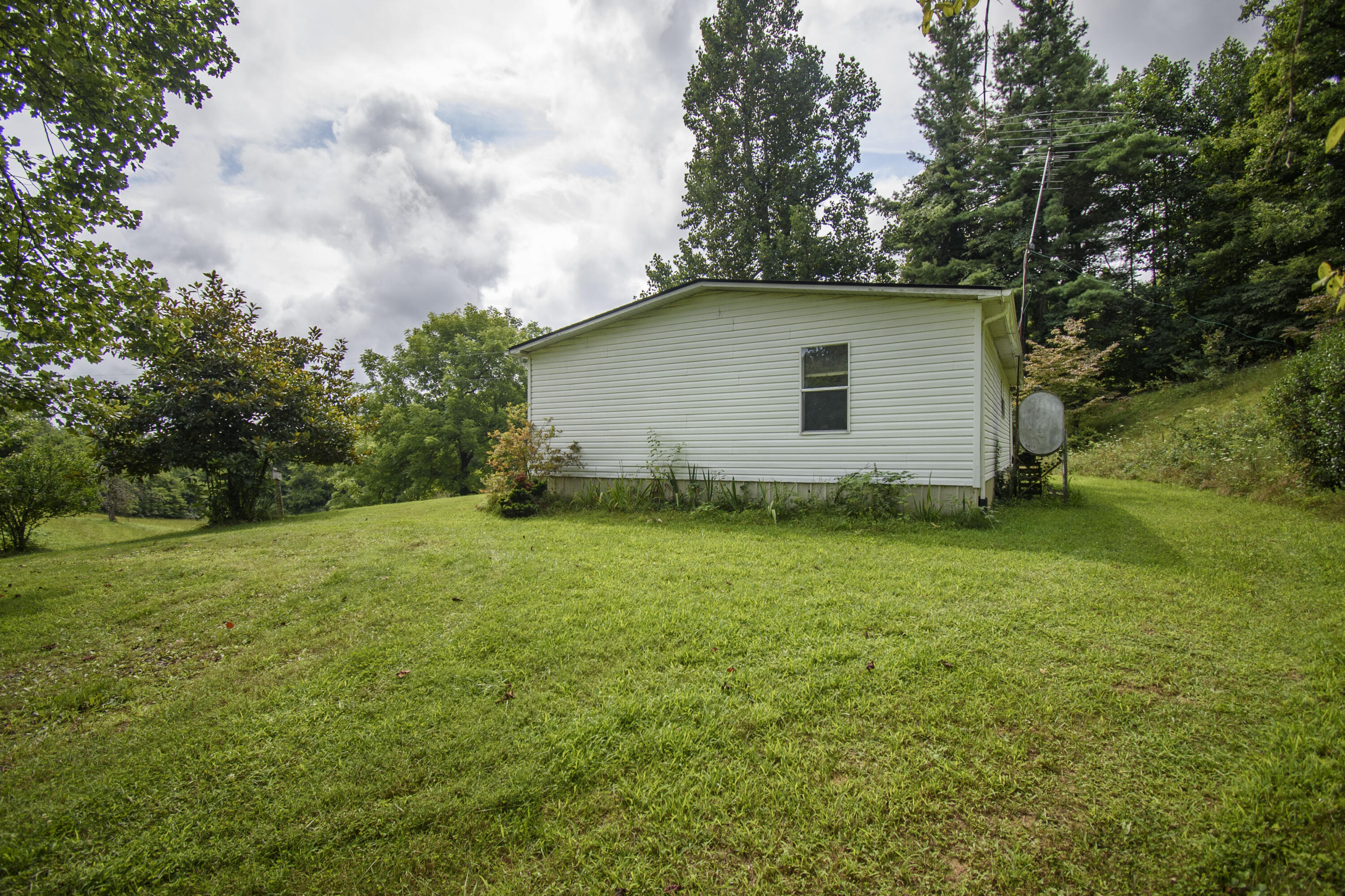 618 Countyline Church Rd, Floyd, Virginia image 4