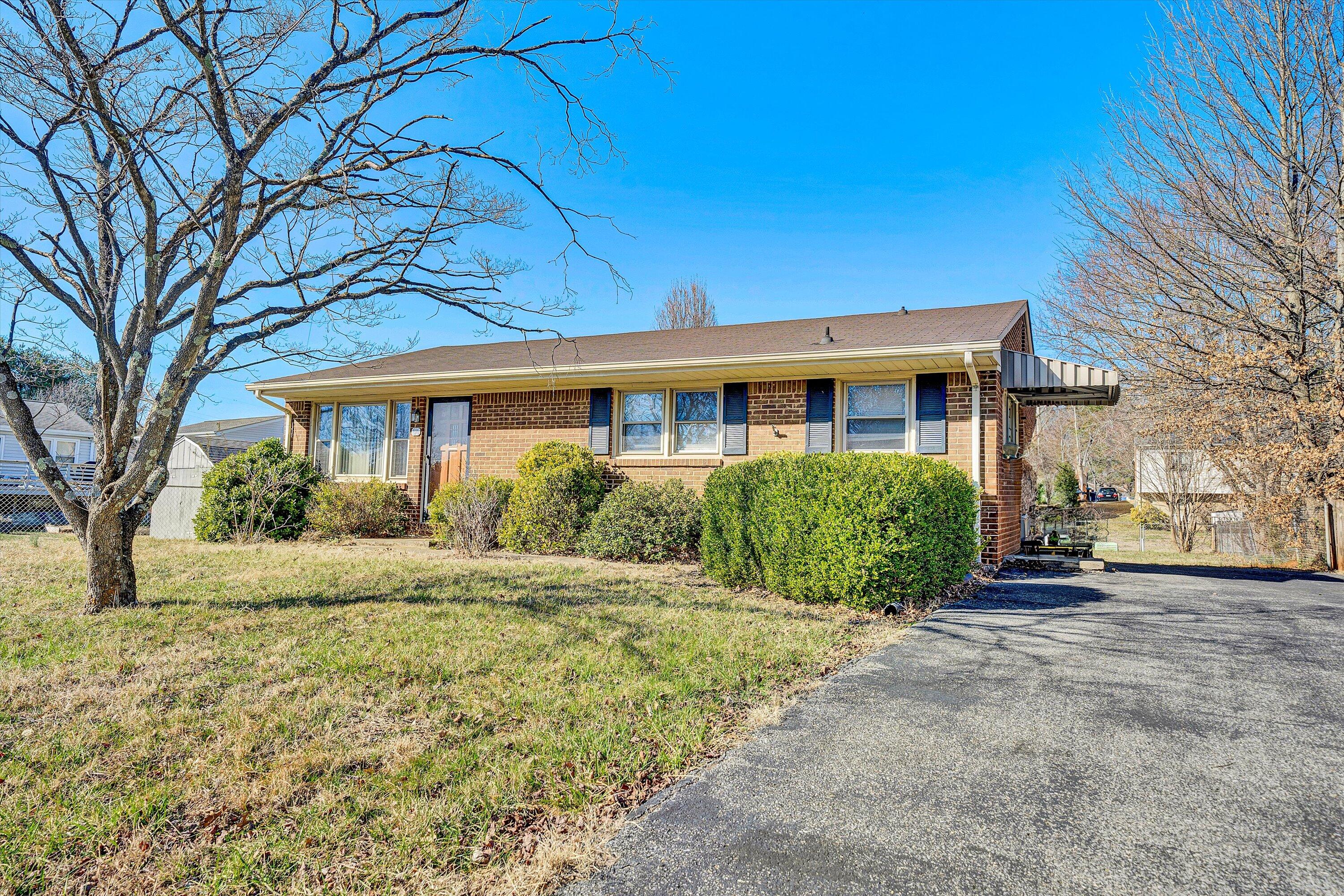 616 Two Tree Ln, Roanoke, Virginia image 1