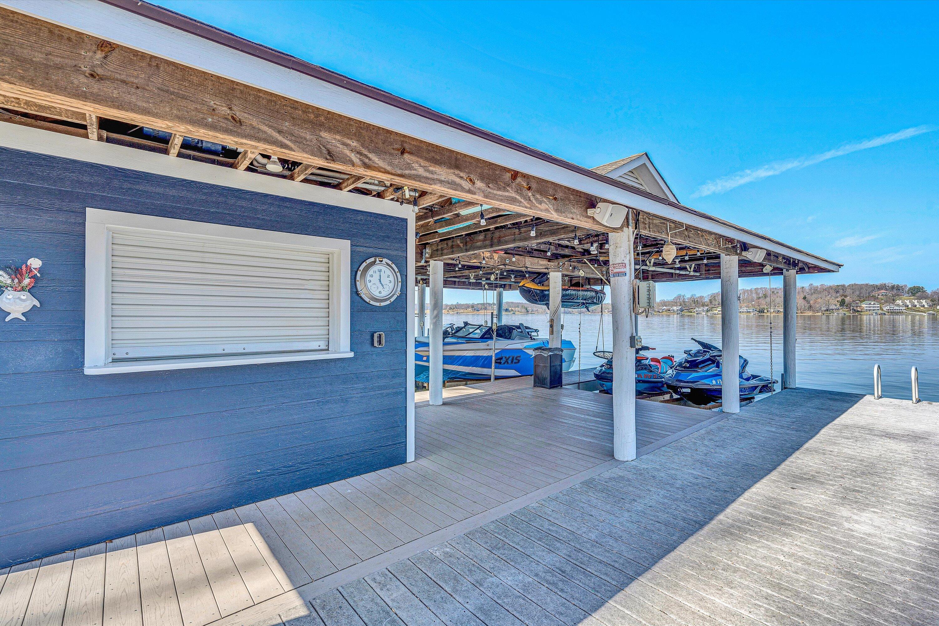 Penhook, Virginia 24137, United States, 6 Bedrooms Bedrooms, ,4 BathroomsBathrooms,Residential,Active,91712