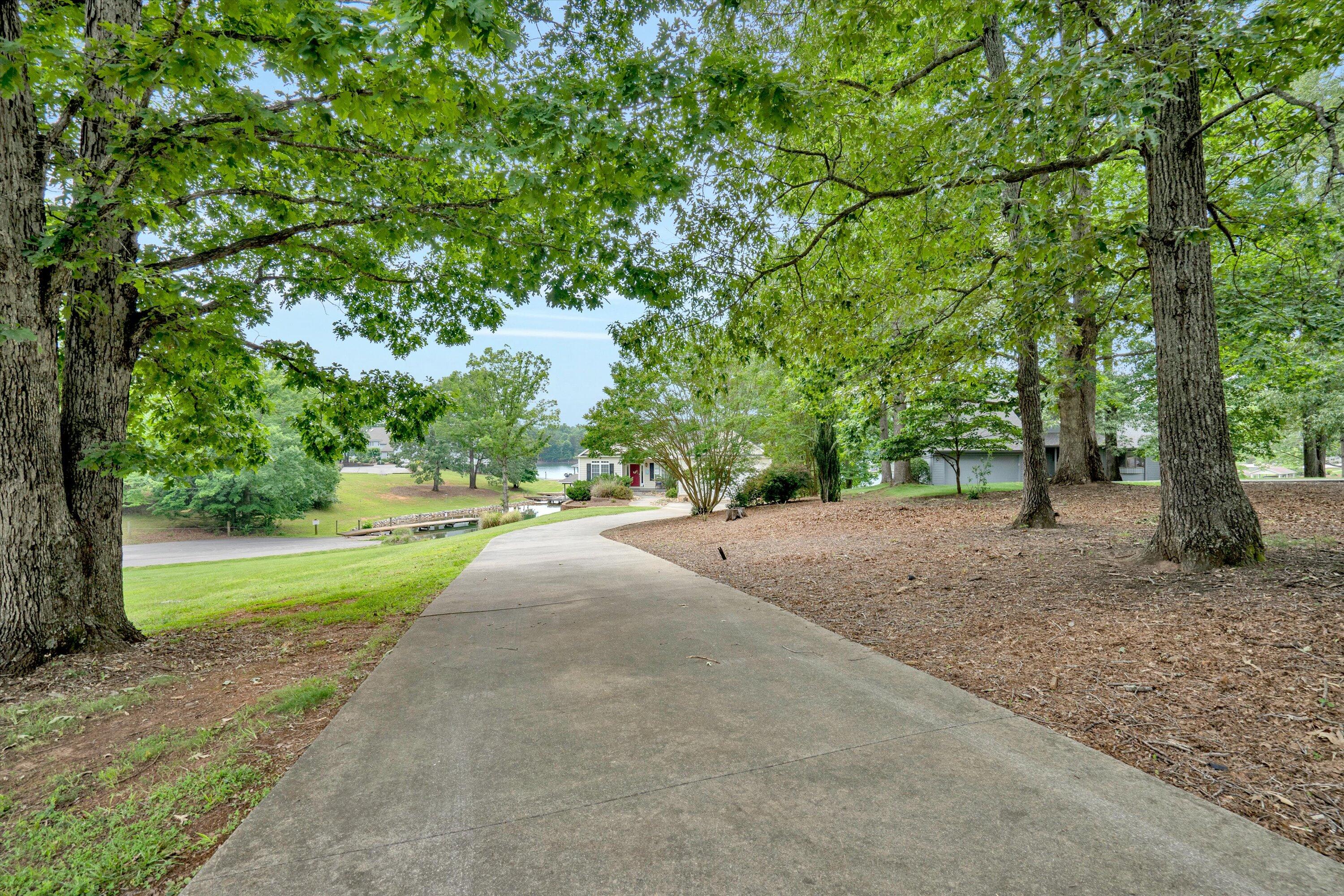 217 Shamrock Ct, Huddleston, Ohio image 2