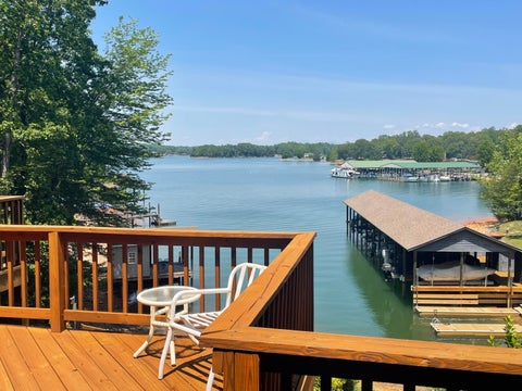 Townhouse For Sale - 213 Saunders Point Rd #6<br/> Huddleston, VA 24104