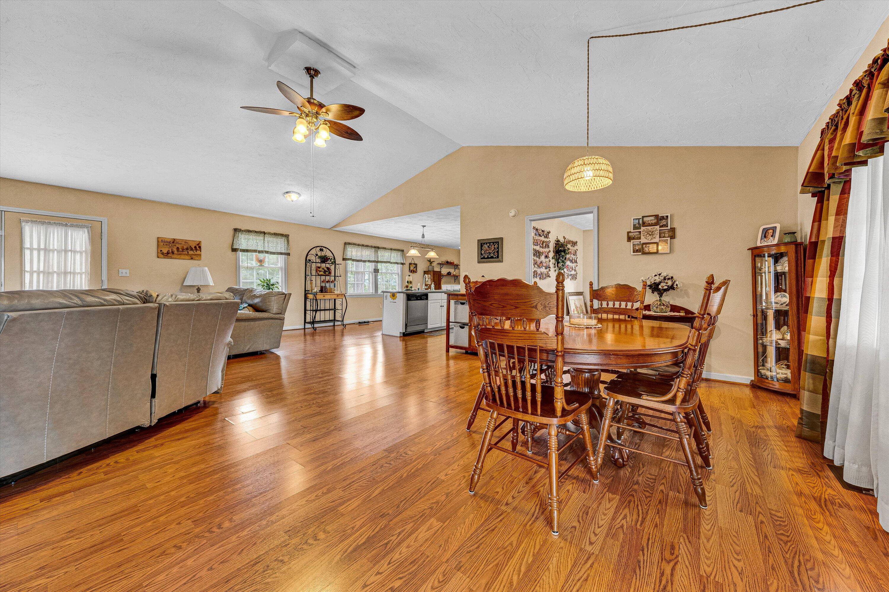 5461 Meadors Spur Rd, Moneta, Virginia image 6
