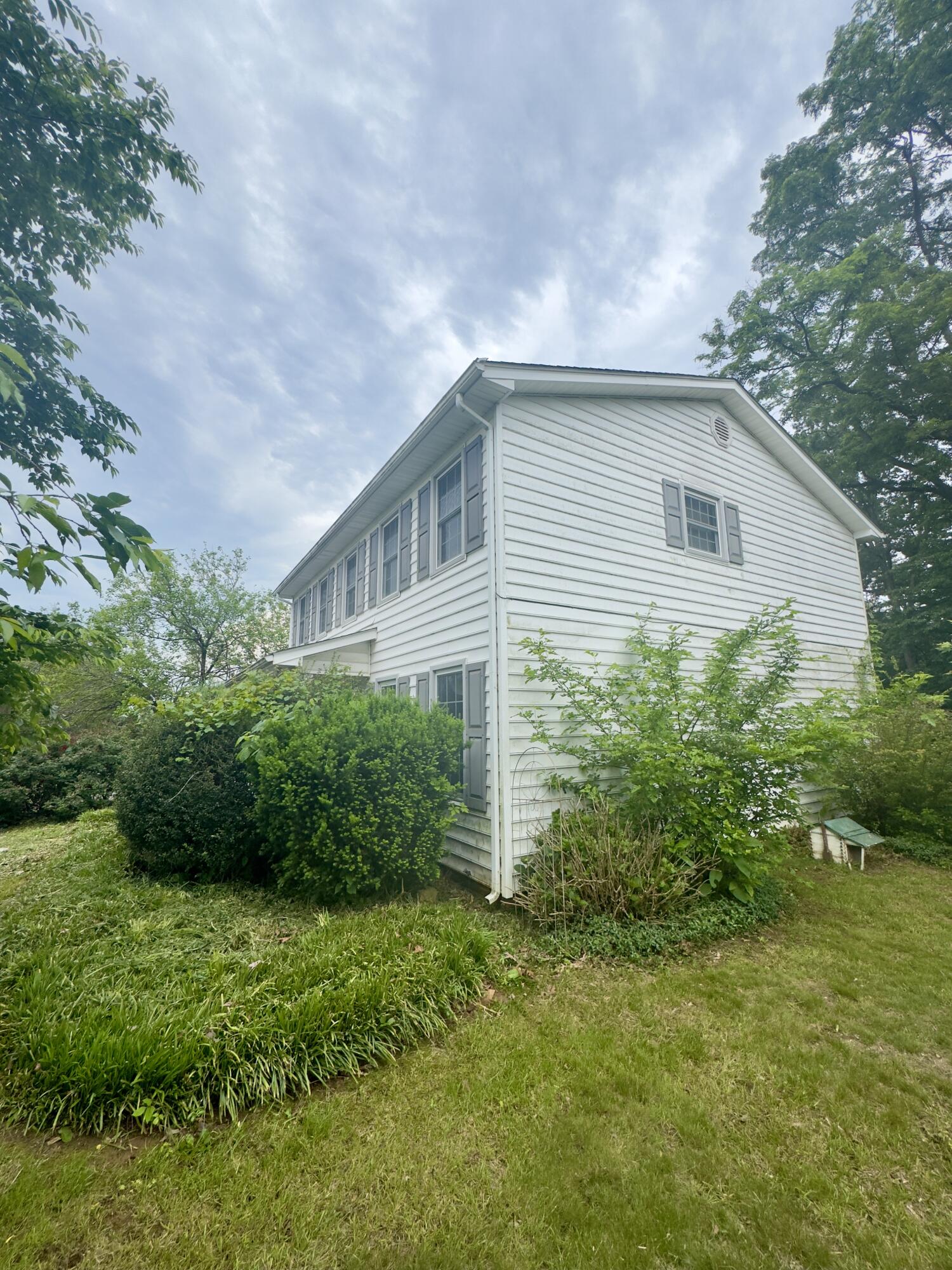355 Knollwood Dr, Troutville, Virginia image 2