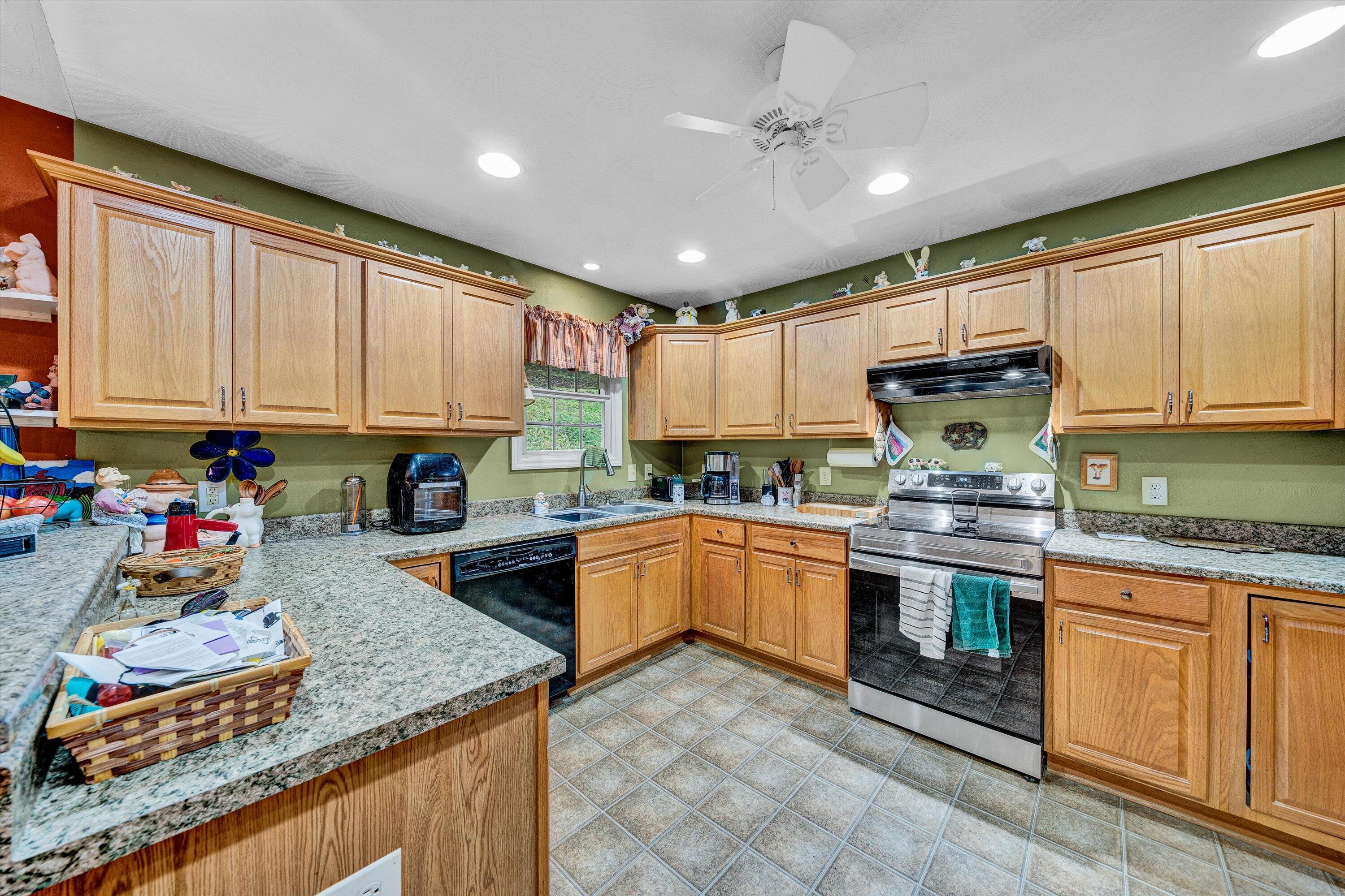 7123 Tall Oak Ln, Roanoke, Virginia image 9