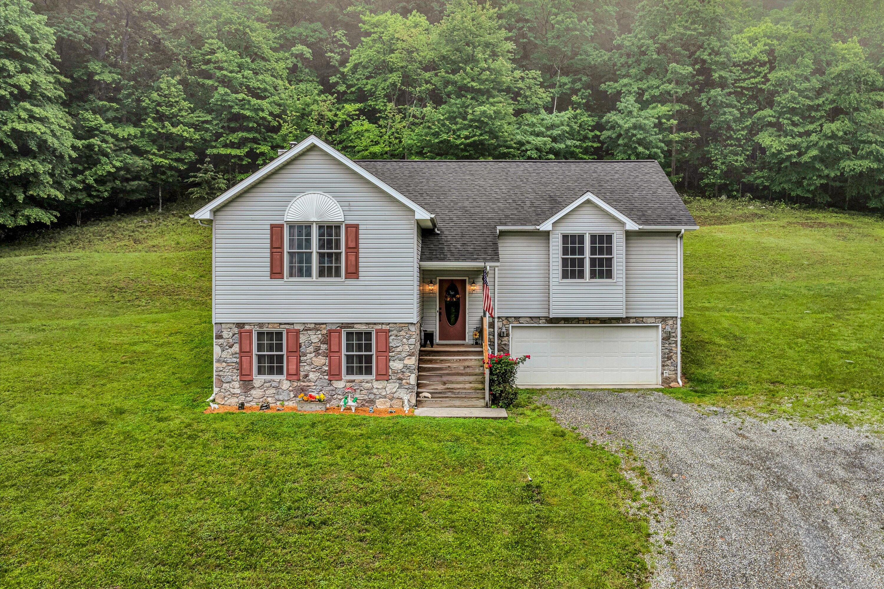 7123 Tall Oak Ln, Roanoke, Virginia image 1