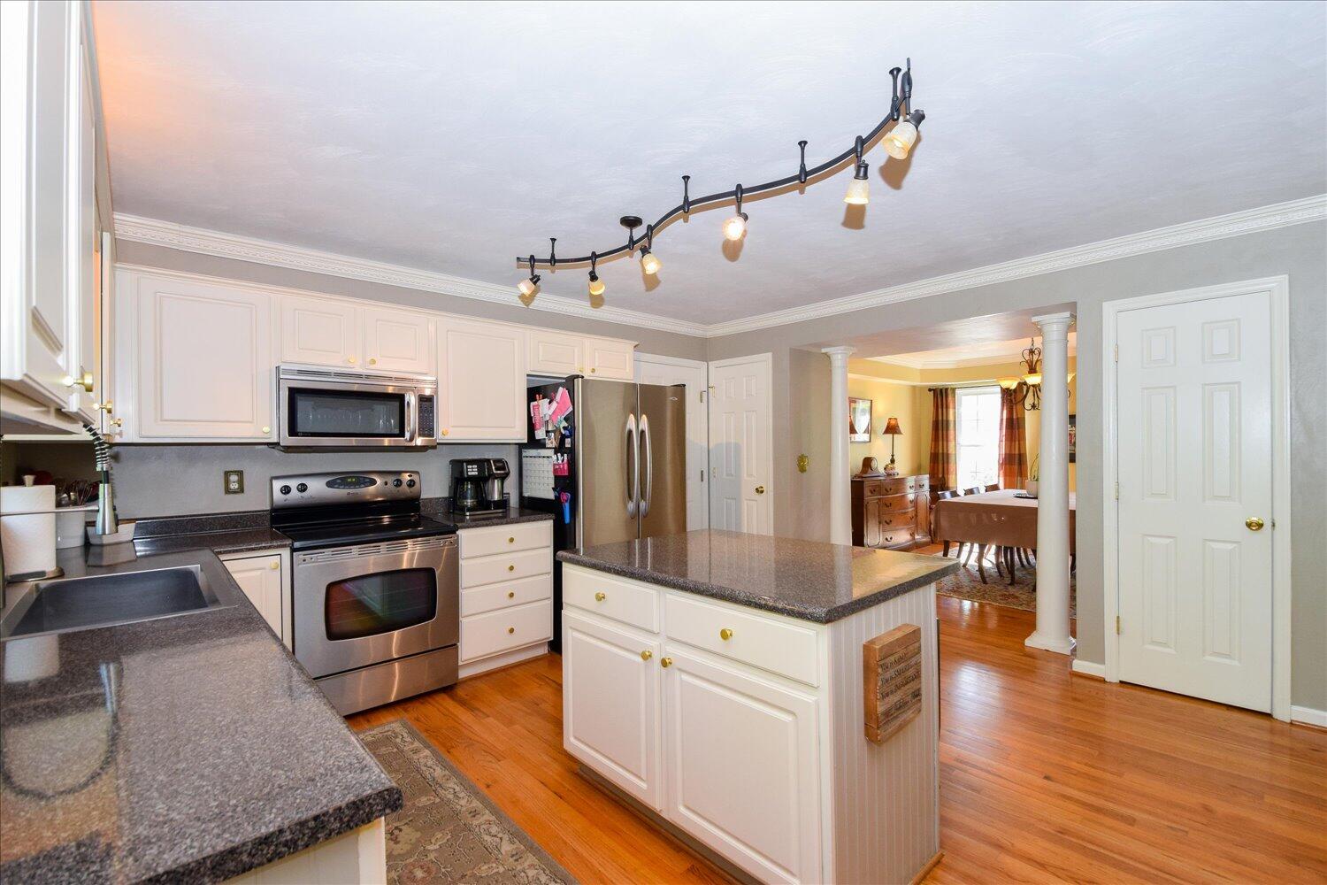 7635 Peebles Ln, Roanoke, Virginia image 12