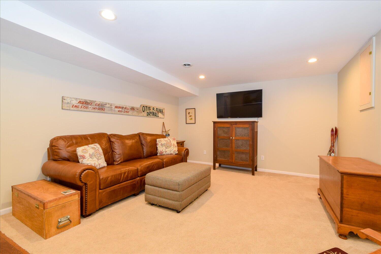 7635 Peebles Ln, Roanoke, Virginia image 25