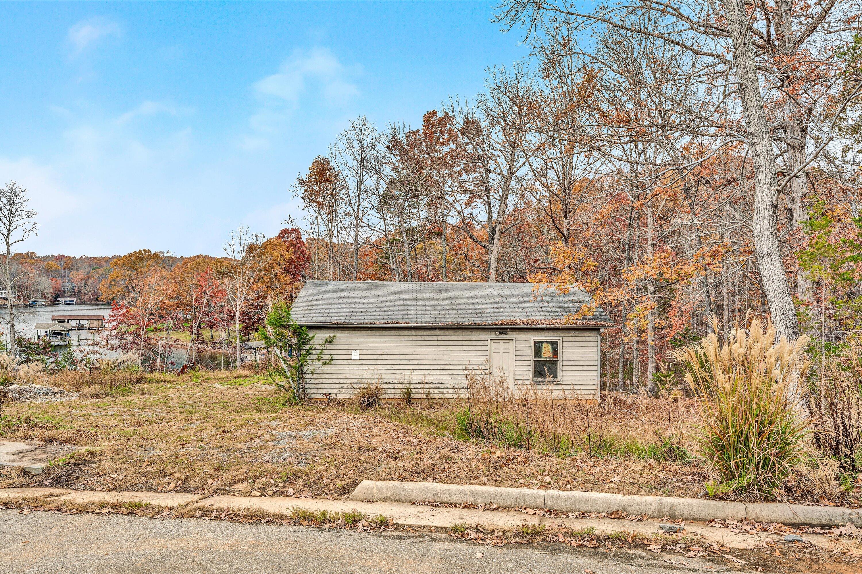 1161/1165 Graves Harbor Trl, Huddleston, Virginia image 14