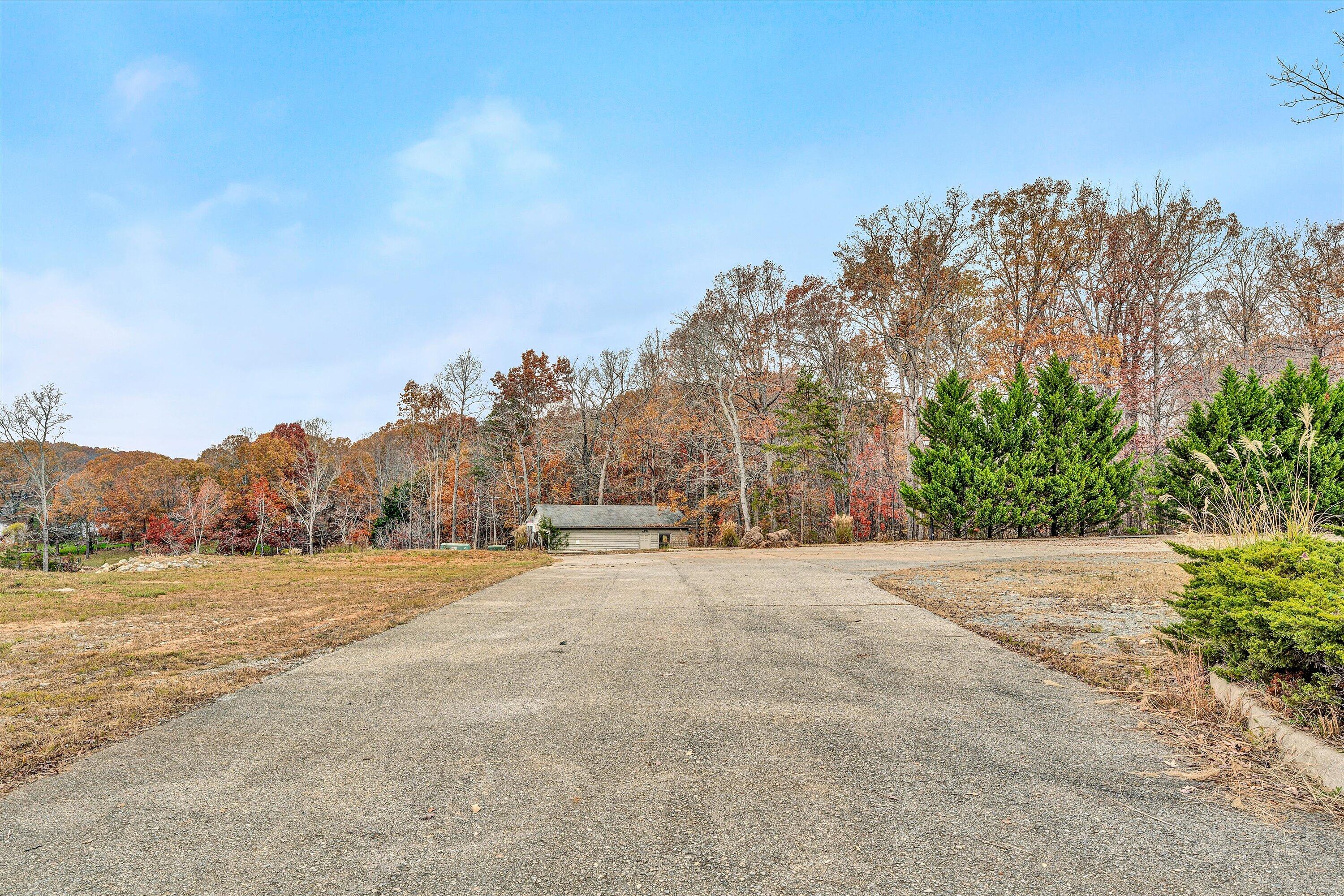 1161/1165 Graves Harbor Trl, Huddleston, Virginia image 12