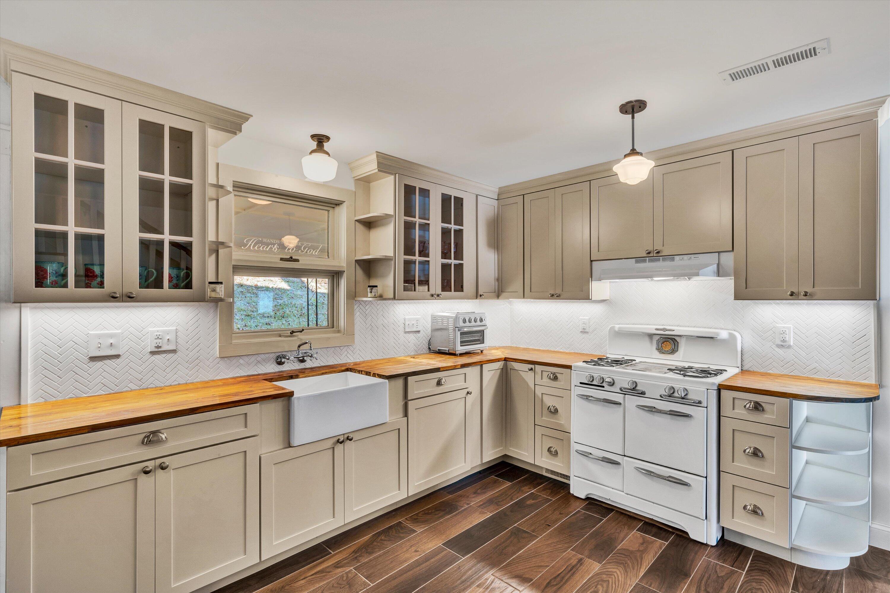 370 Rustic Ridge Rd, Stuart, Virginia image 4