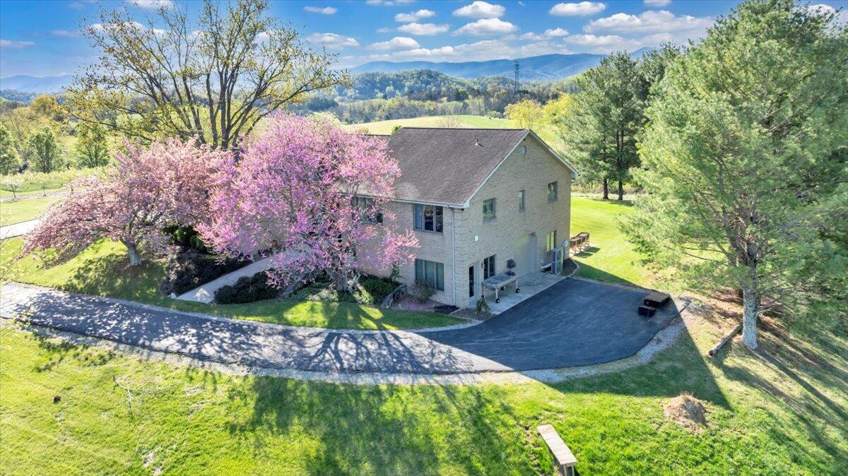 48 Lugar Ln, Fincastle, Virginia image 3