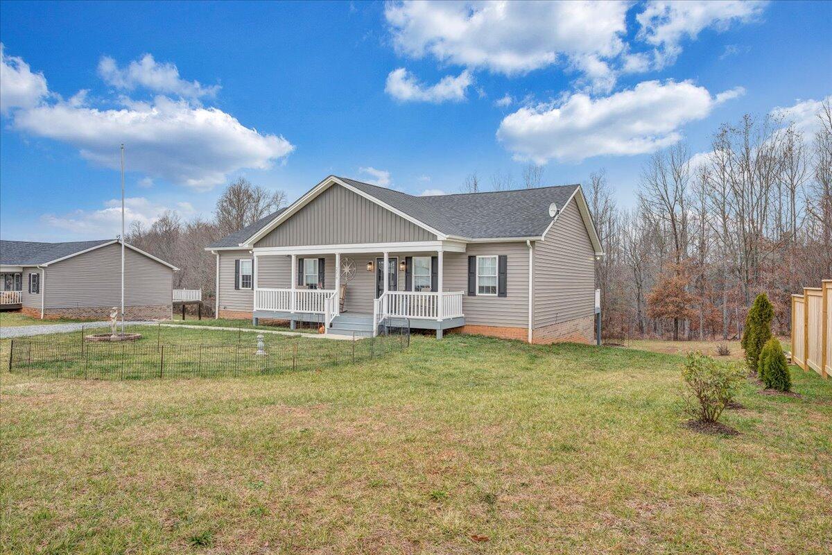 2219 Smith Mountain Lake Pkwy, Huddleston, Virginia image 2