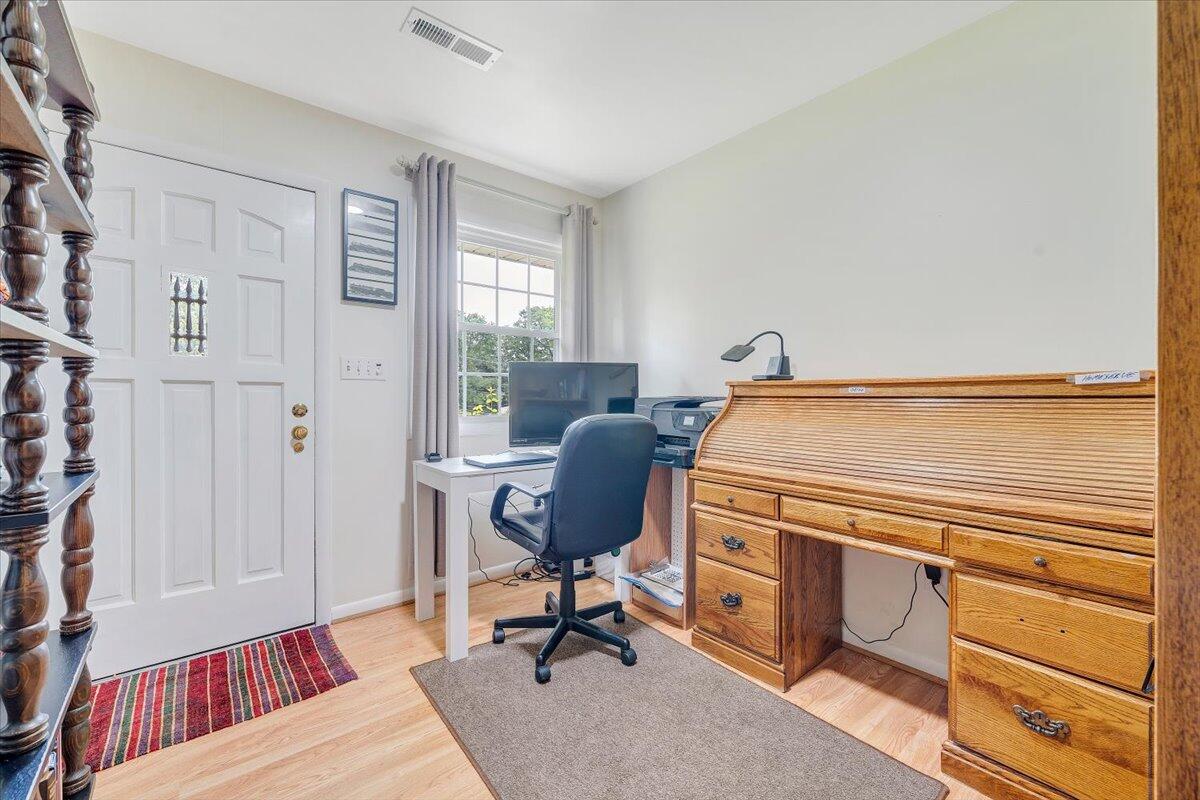 30 Benbrook Cir, Roanoke, Virginia image 2