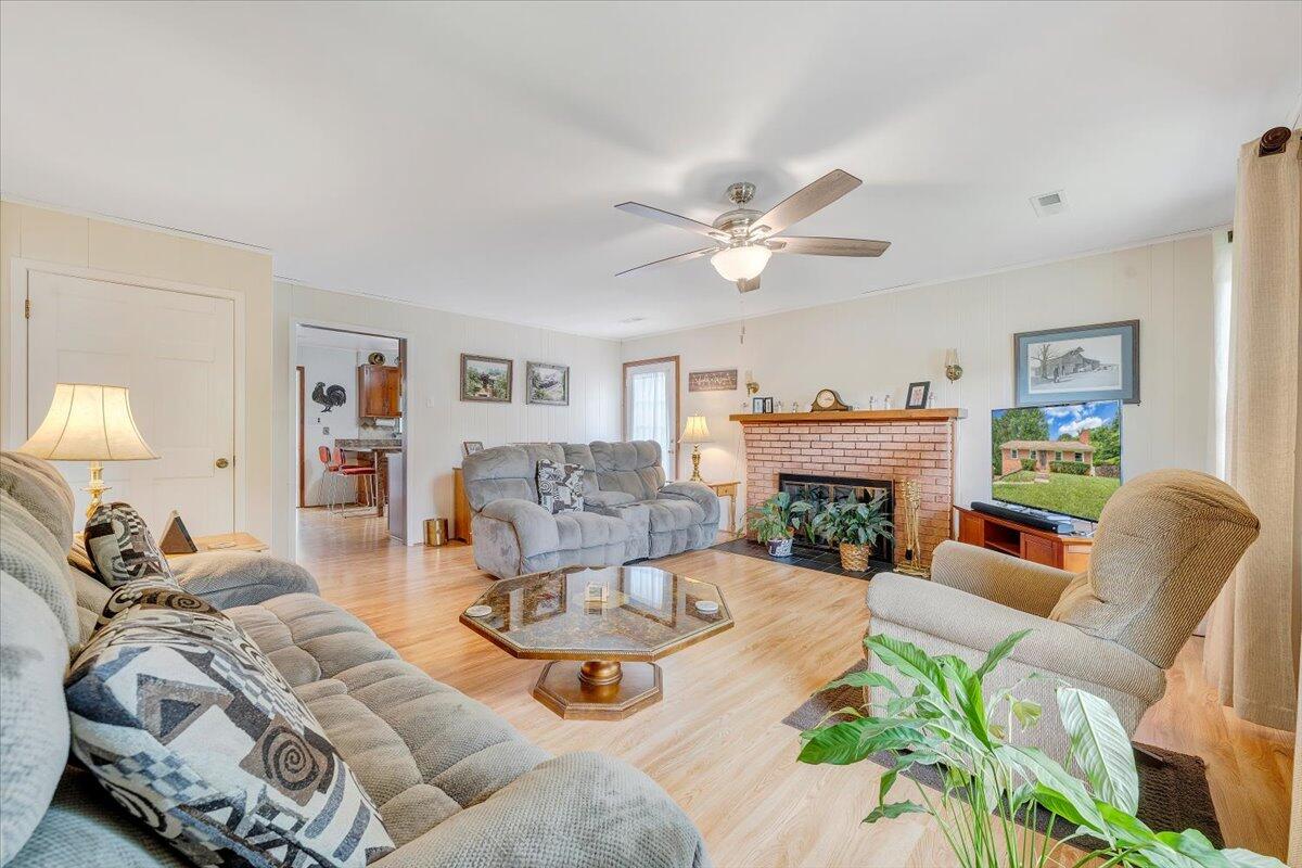 30 Benbrook Cir, Roanoke, Virginia image 9