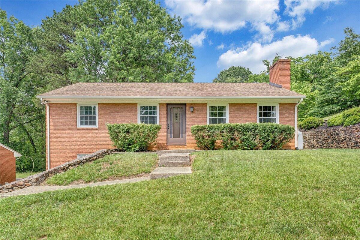 30 Benbrook Cir, Roanoke, Virginia image 1