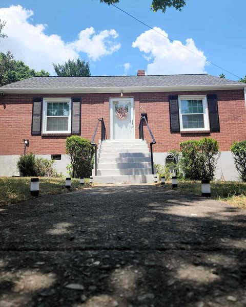 Homes For Sale - 2611 Fairway Dr<br/> Roanoke, VA 24015