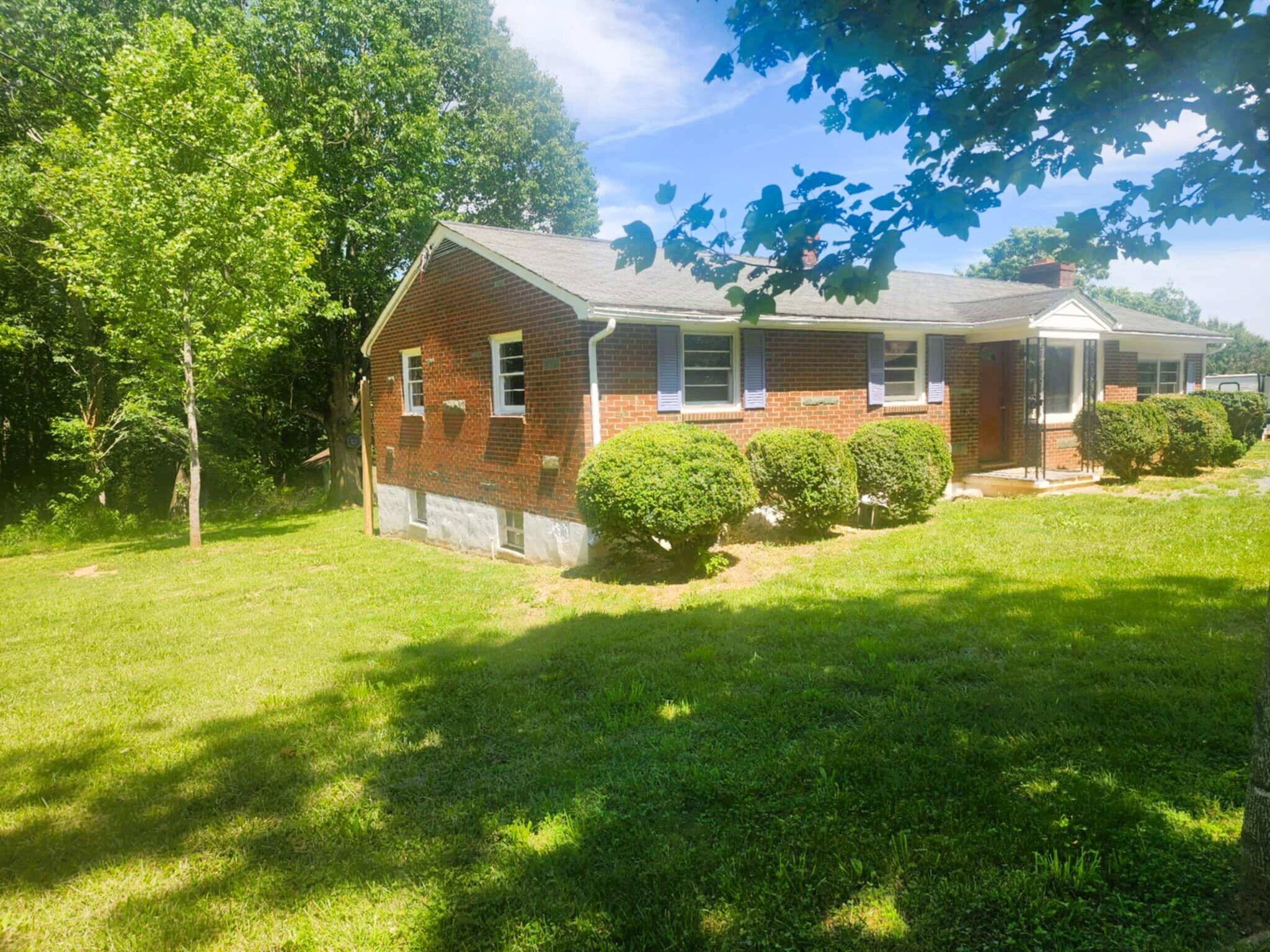 1742 Fruitridge Dr, Penhook, Virginia image 2