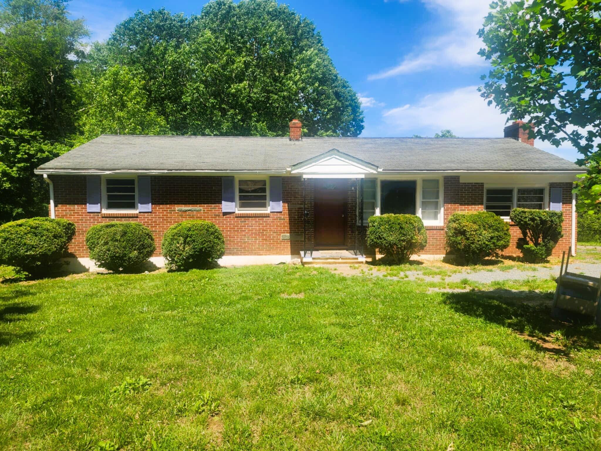 1742 Fruitridge Dr, Penhook, Virginia image 1