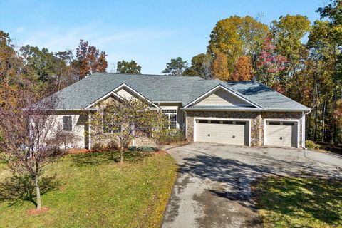 Homes For Sale - 138 Binnacle Dr<br/> Moneta, VA 24121