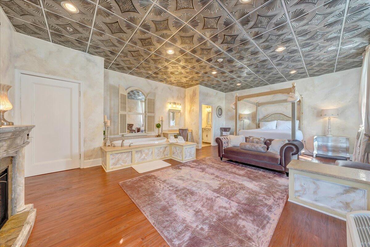 Bedford, Virginia 24523, United States, 5 Bedrooms Bedrooms, ,9 BathroomsBathrooms,Residential,Active,239718