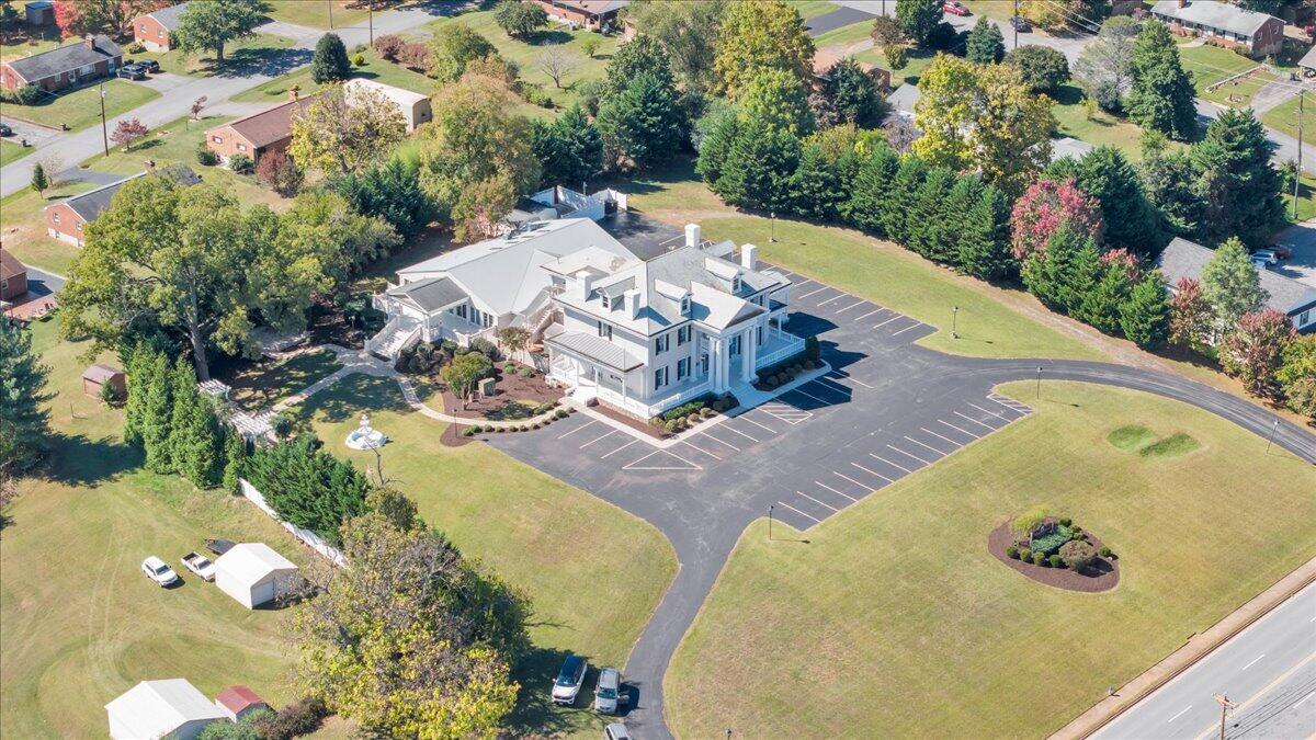 Bedford, Virginia 24523, United States, 5 Bedrooms Bedrooms, ,9 BathroomsBathrooms,Residential,Active,239718