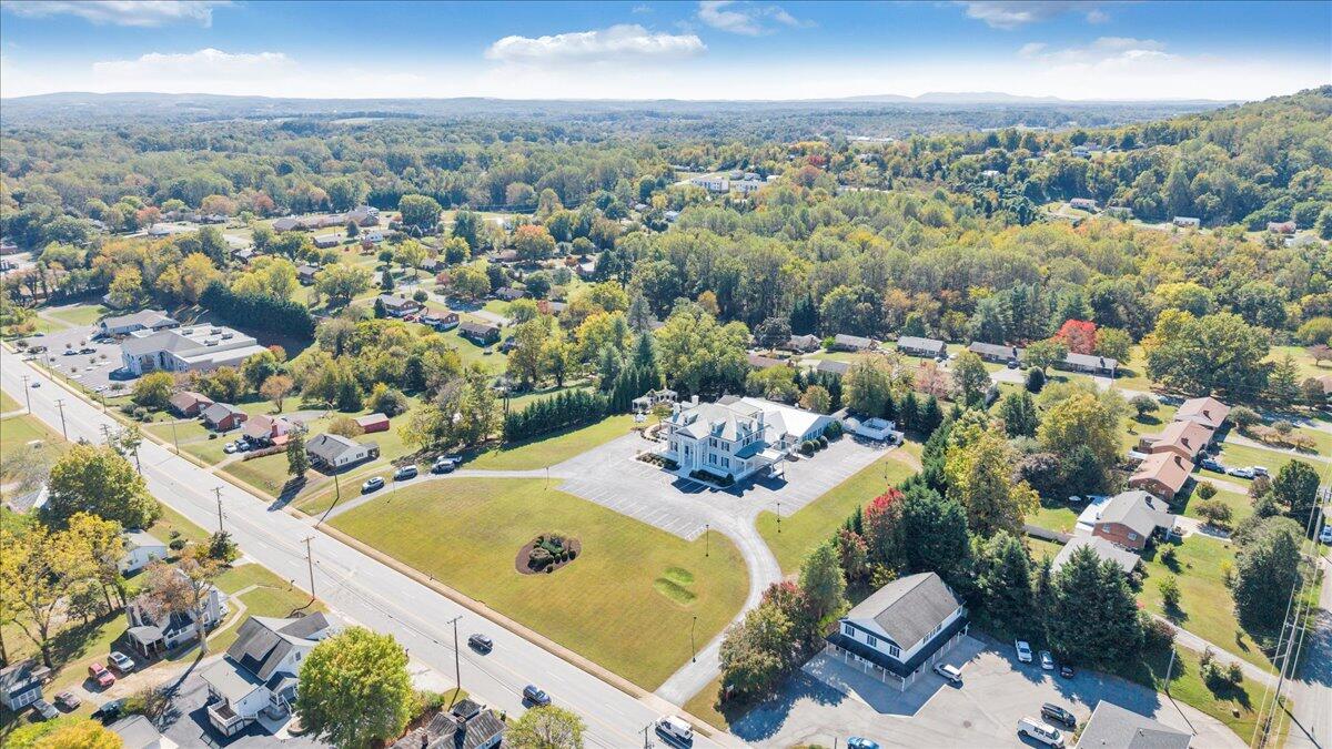 Bedford, Virginia 24523, United States, 5 Bedrooms Bedrooms, ,9 BathroomsBathrooms,Residential,Active,239718