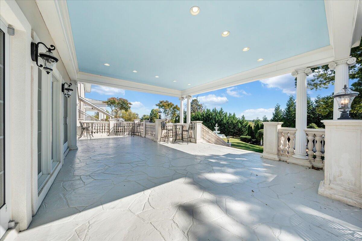 Bedford, Virginia 24523, United States, 5 Bedrooms Bedrooms, ,9 BathroomsBathrooms,Residential,Active,239718