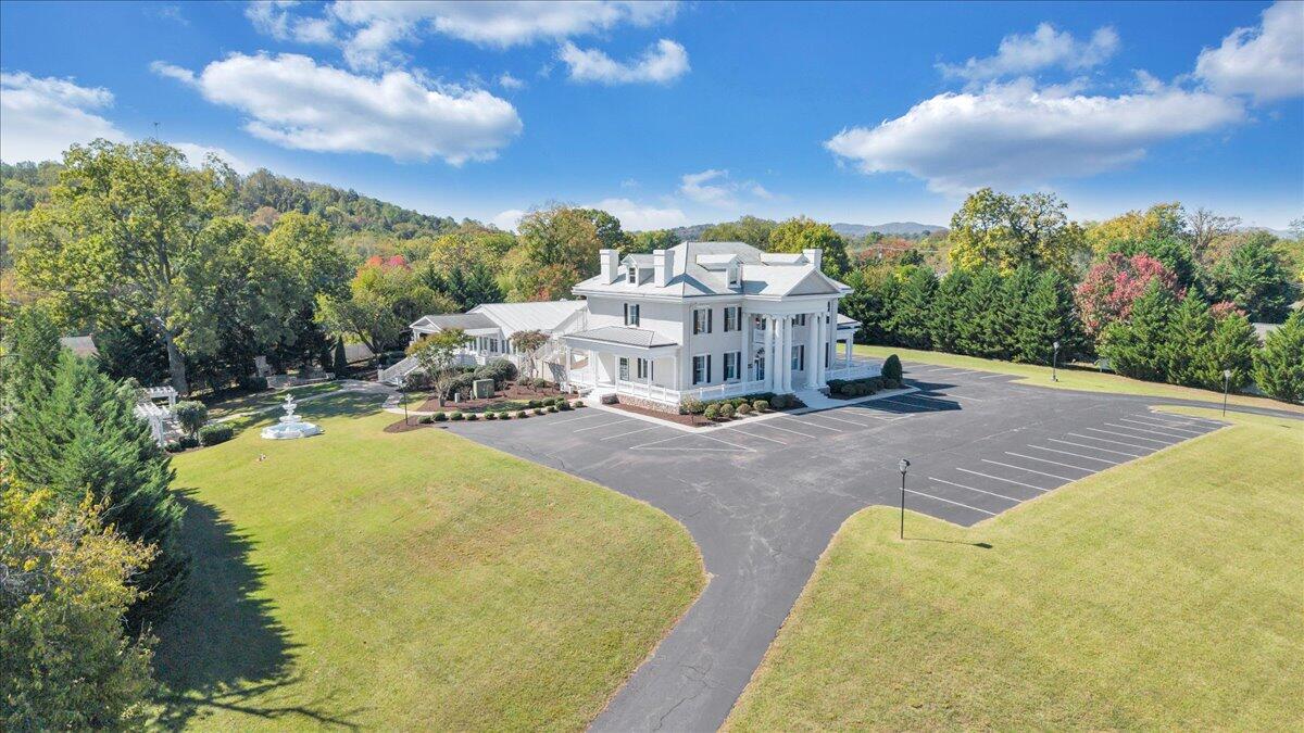 Bedford, Virginia 24523, United States, 5 Bedrooms Bedrooms, ,9 BathroomsBathrooms,Residential,Active,239718