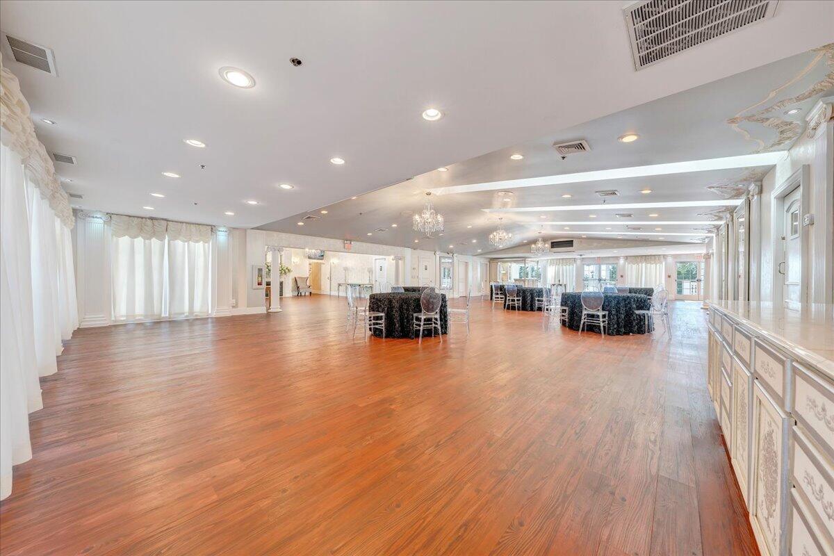 Bedford, Virginia 24523, United States, 5 Bedrooms Bedrooms, ,9 BathroomsBathrooms,Residential,Active,239718