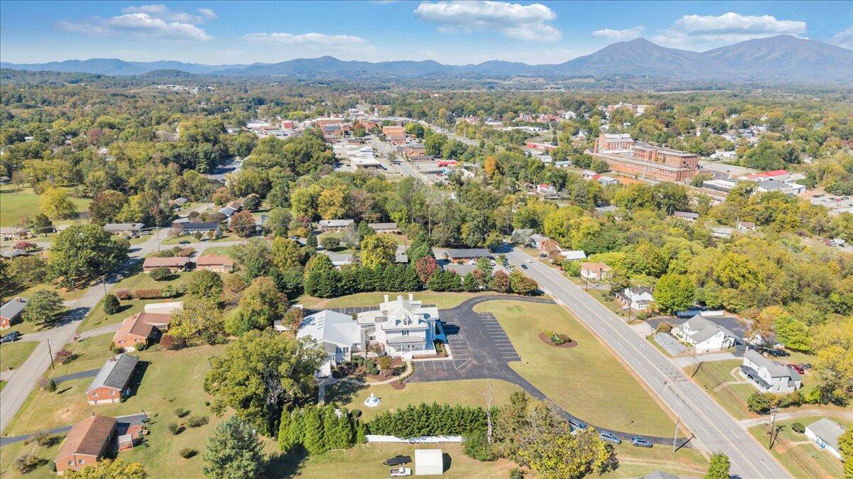 Bedford, Virginia 24523, United States, 5 Bedrooms Bedrooms, ,9 BathroomsBathrooms,Residential,Active,239718