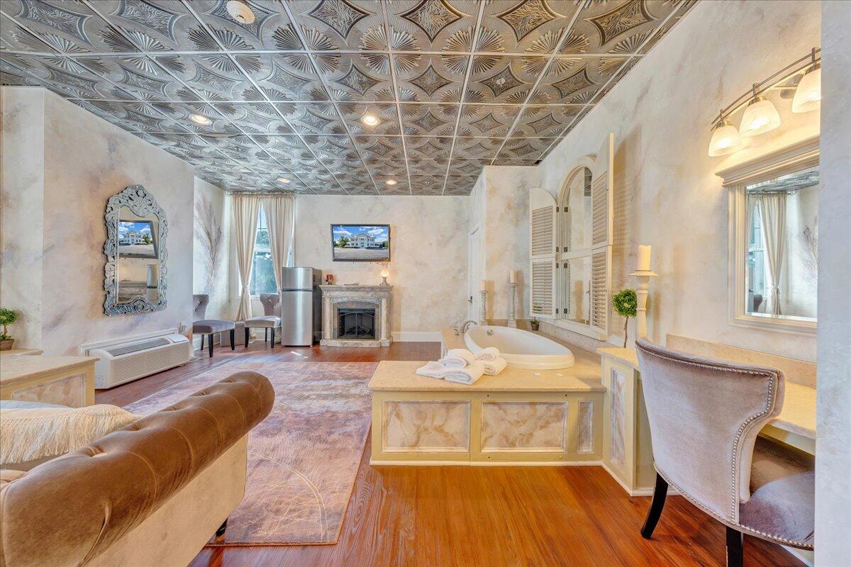 Bedford, Virginia 24523, United States, 5 Bedrooms Bedrooms, ,9 BathroomsBathrooms,Residential,Active,239718