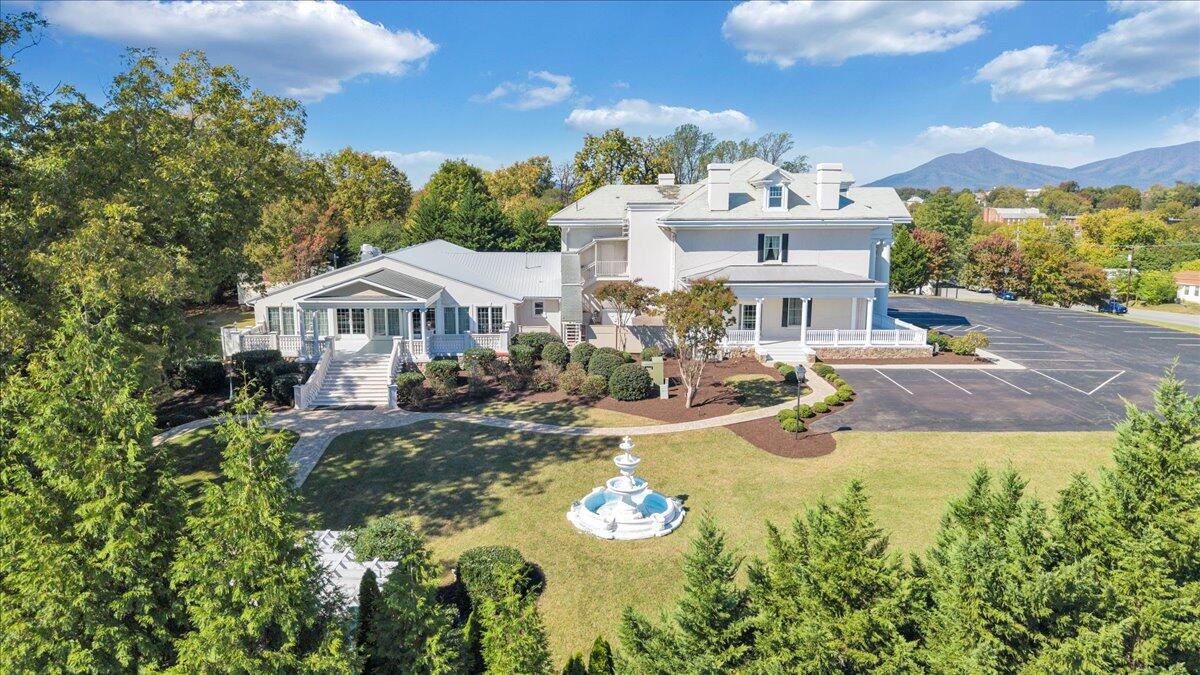 Bedford, Virginia 24523, United States, 5 Bedrooms Bedrooms, ,9 BathroomsBathrooms,Residential,Active,239718