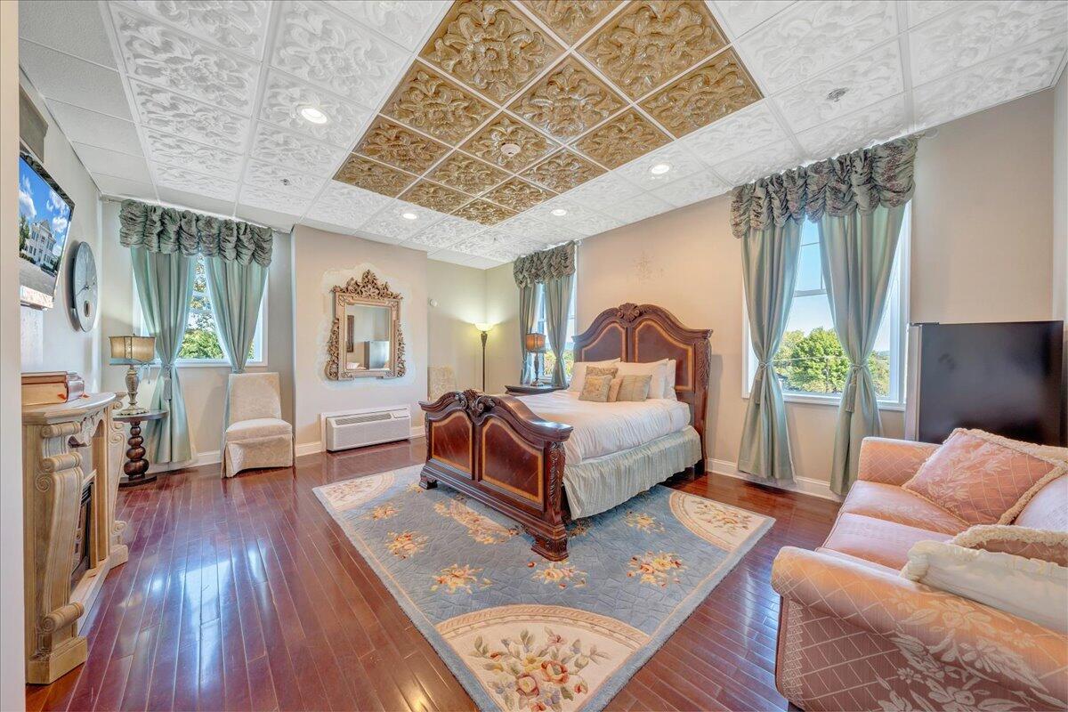 Bedford, Virginia 24523, United States, 5 Bedrooms Bedrooms, ,9 BathroomsBathrooms,Residential,Active,239718