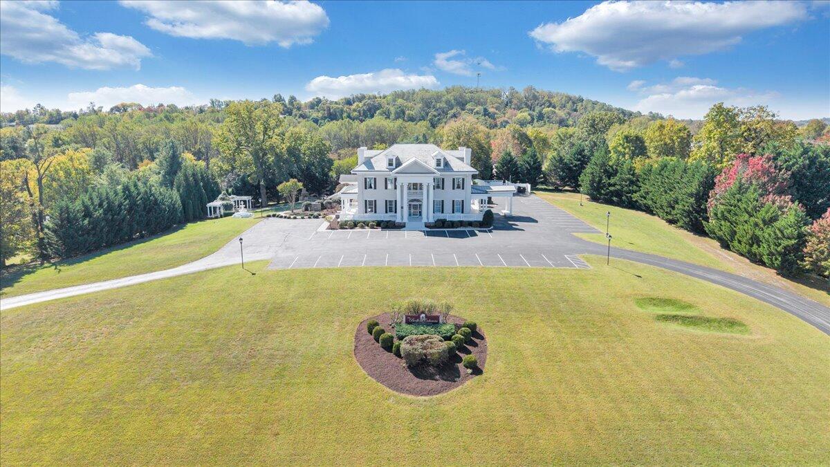 Bedford, Virginia 24523, United States, 5 Bedrooms Bedrooms, ,9 BathroomsBathrooms,Residential,Active,239718