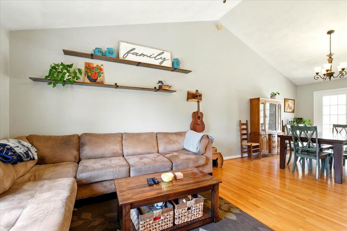 1027 Alison Ln, Vinton, Virginia image 7