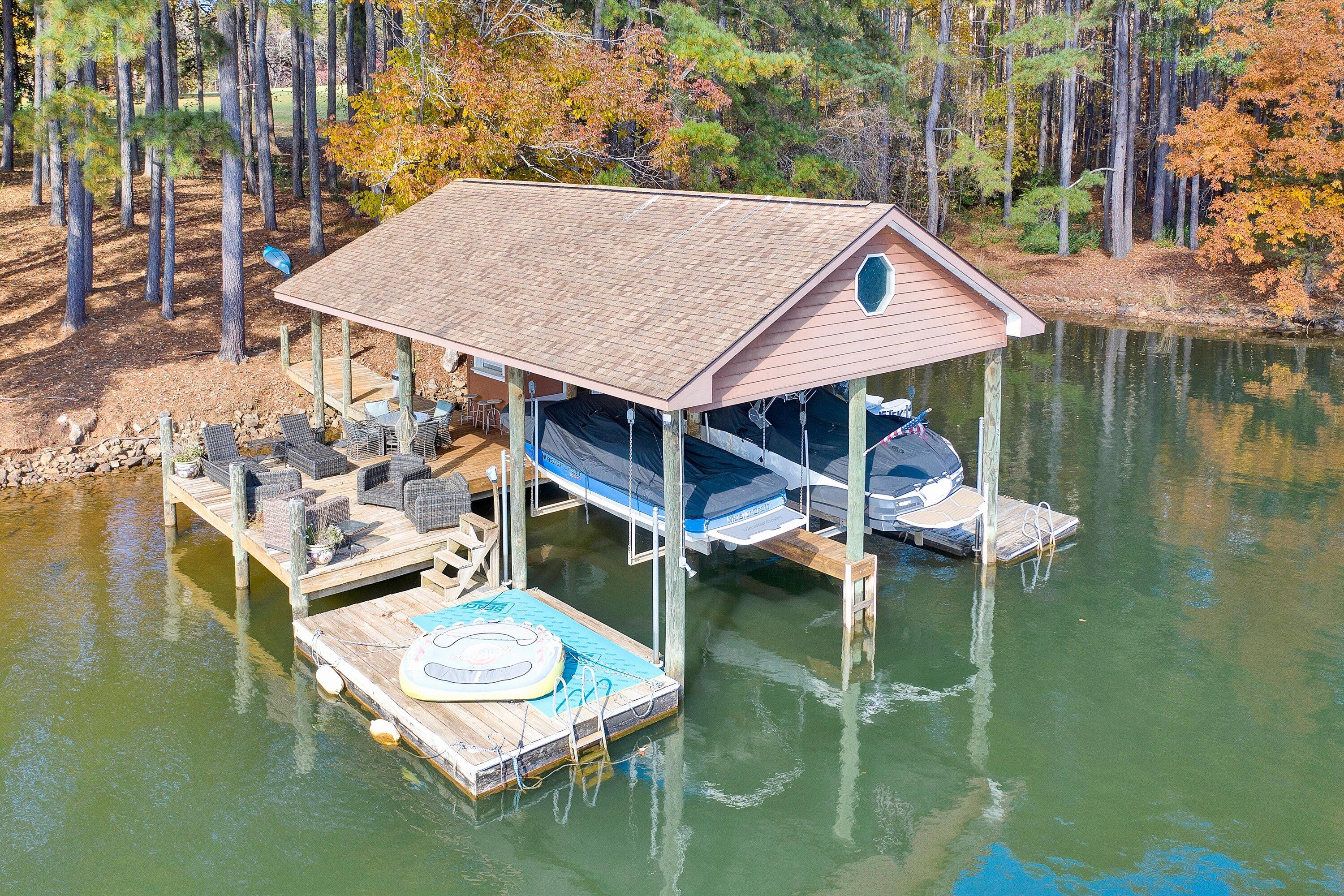 Moneta, Virginia 24121, United States, 4 Bedrooms Bedrooms, ,3 BathroomsBathrooms,Residential,Active,3324