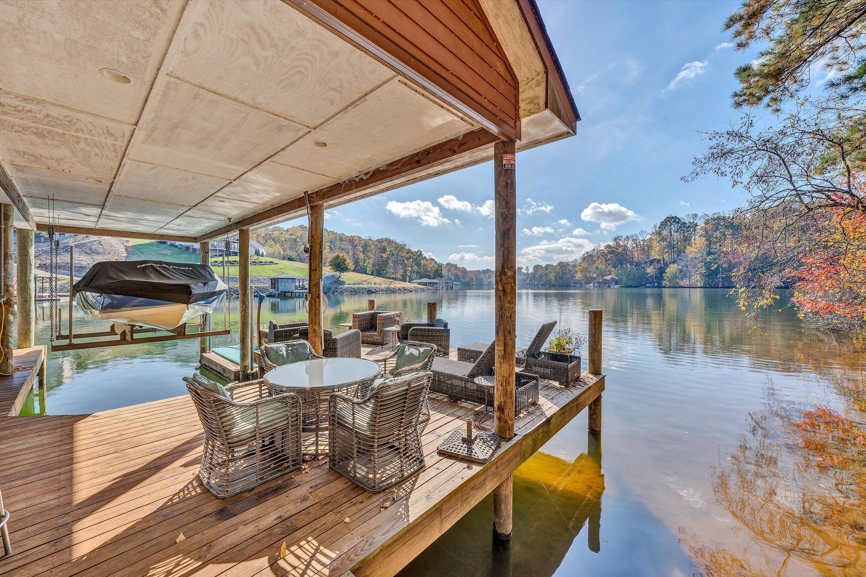 Moneta, Virginia 24121, United States, 4 Bedrooms Bedrooms, ,3 BathroomsBathrooms,Residential,Active,3324