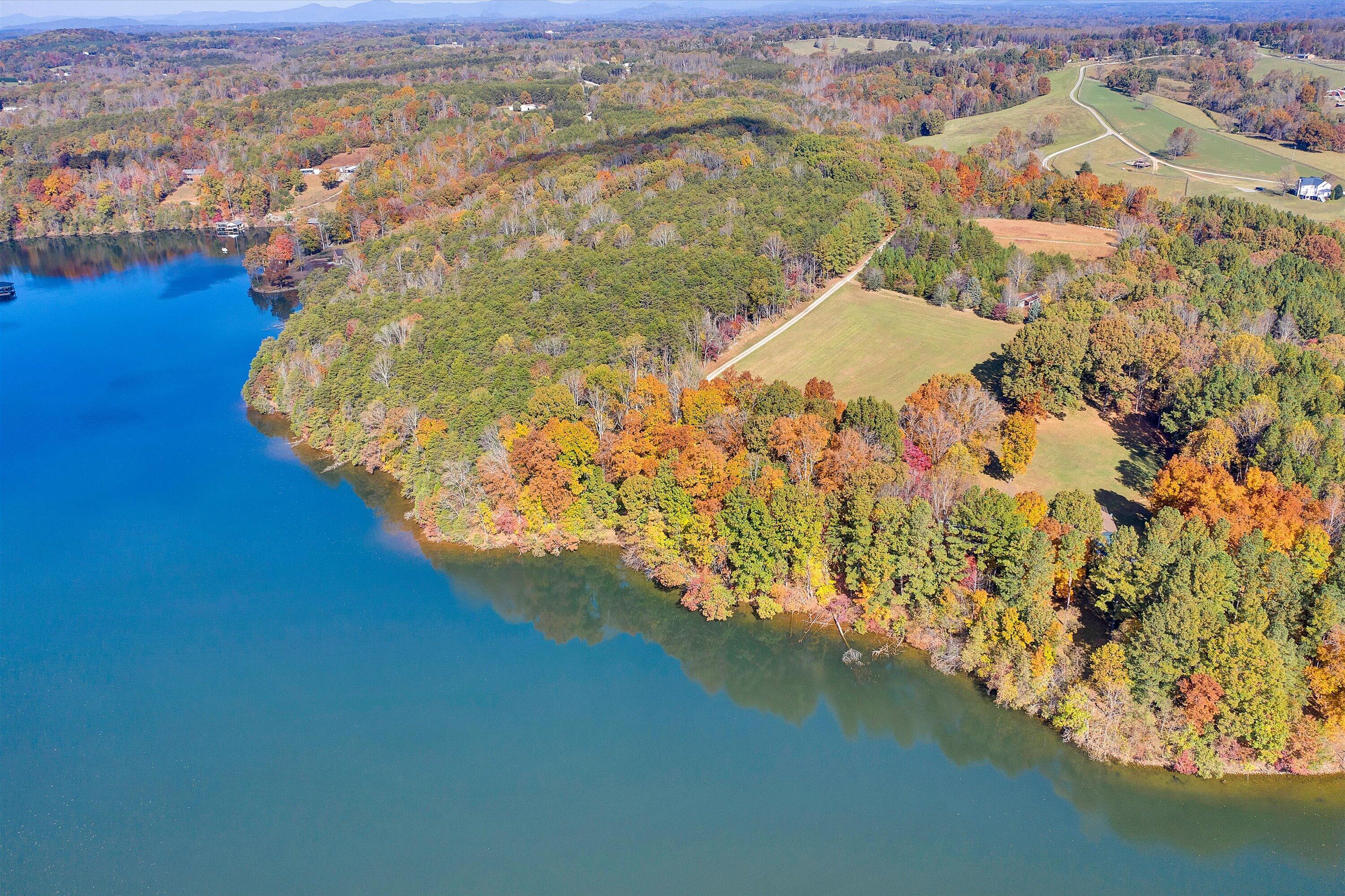 Moneta, Virginia 24121, United States, 4 Bedrooms Bedrooms, ,3 BathroomsBathrooms,Residential,Active,3324